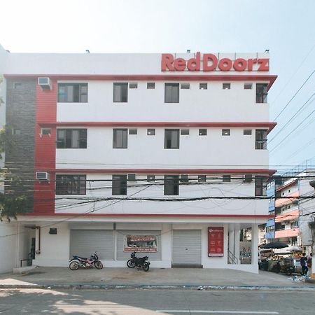 Отель Reddoorz Near Ust Sampaloc Манила Экстерьер фото