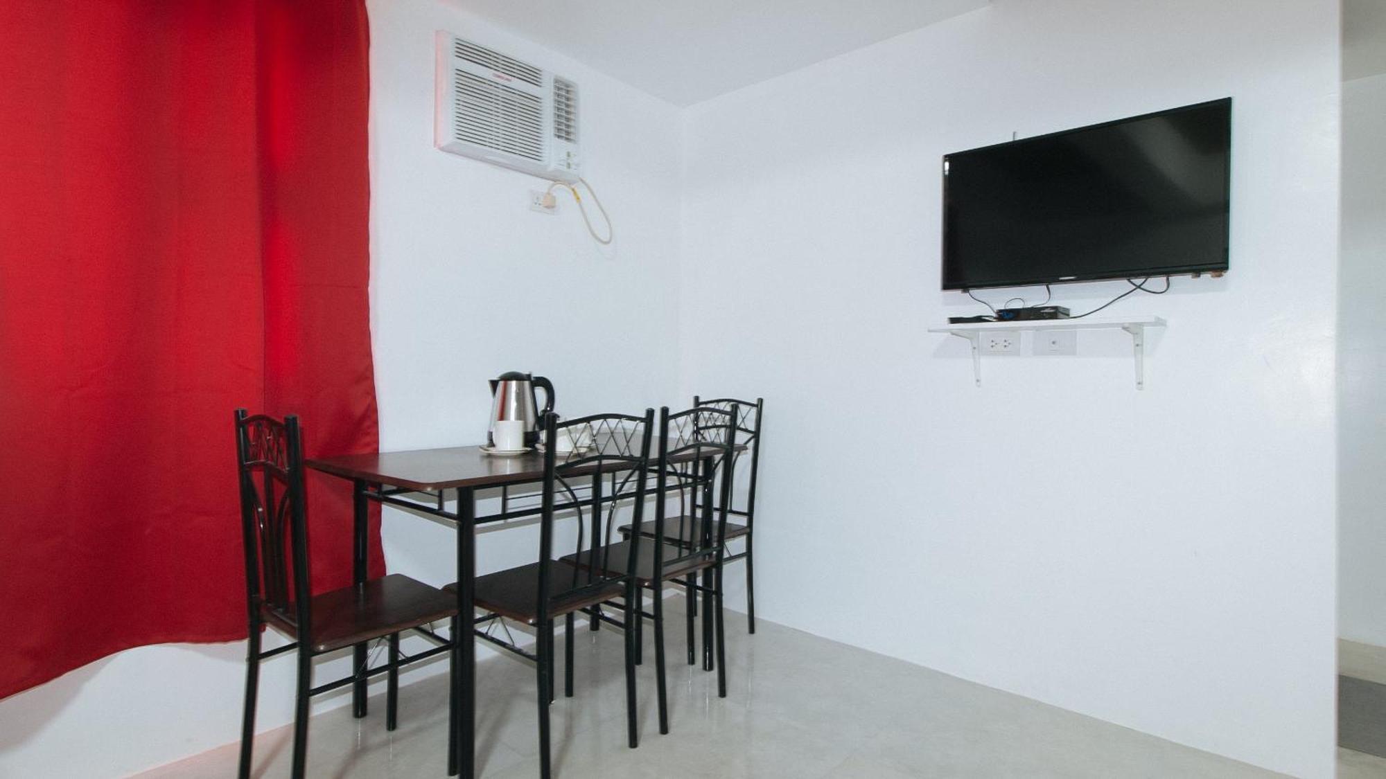 Отель Reddoorz Near Ust Sampaloc Манила Экстерьер фото