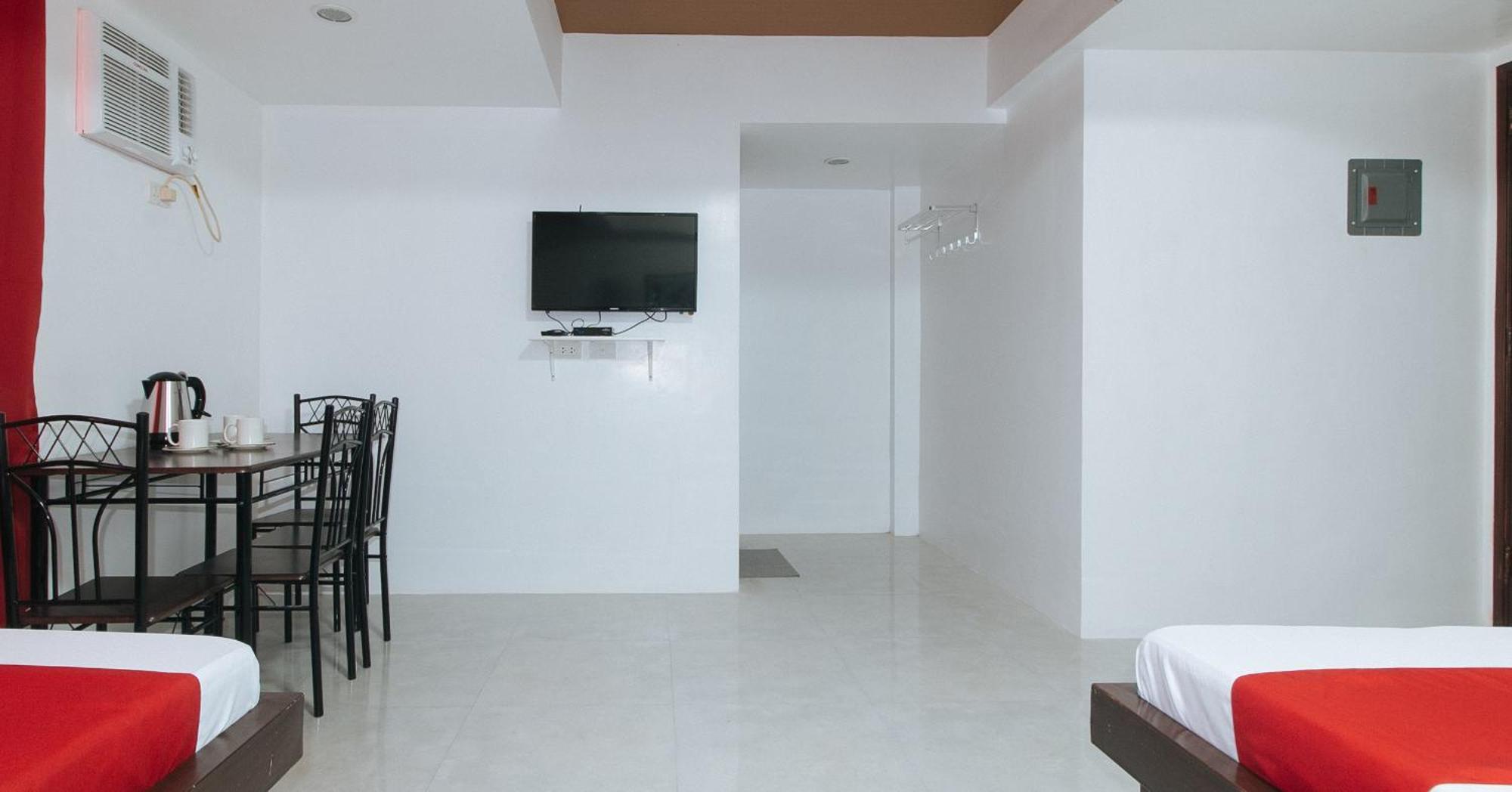 Отель Reddoorz Near Ust Sampaloc Манила Экстерьер фото