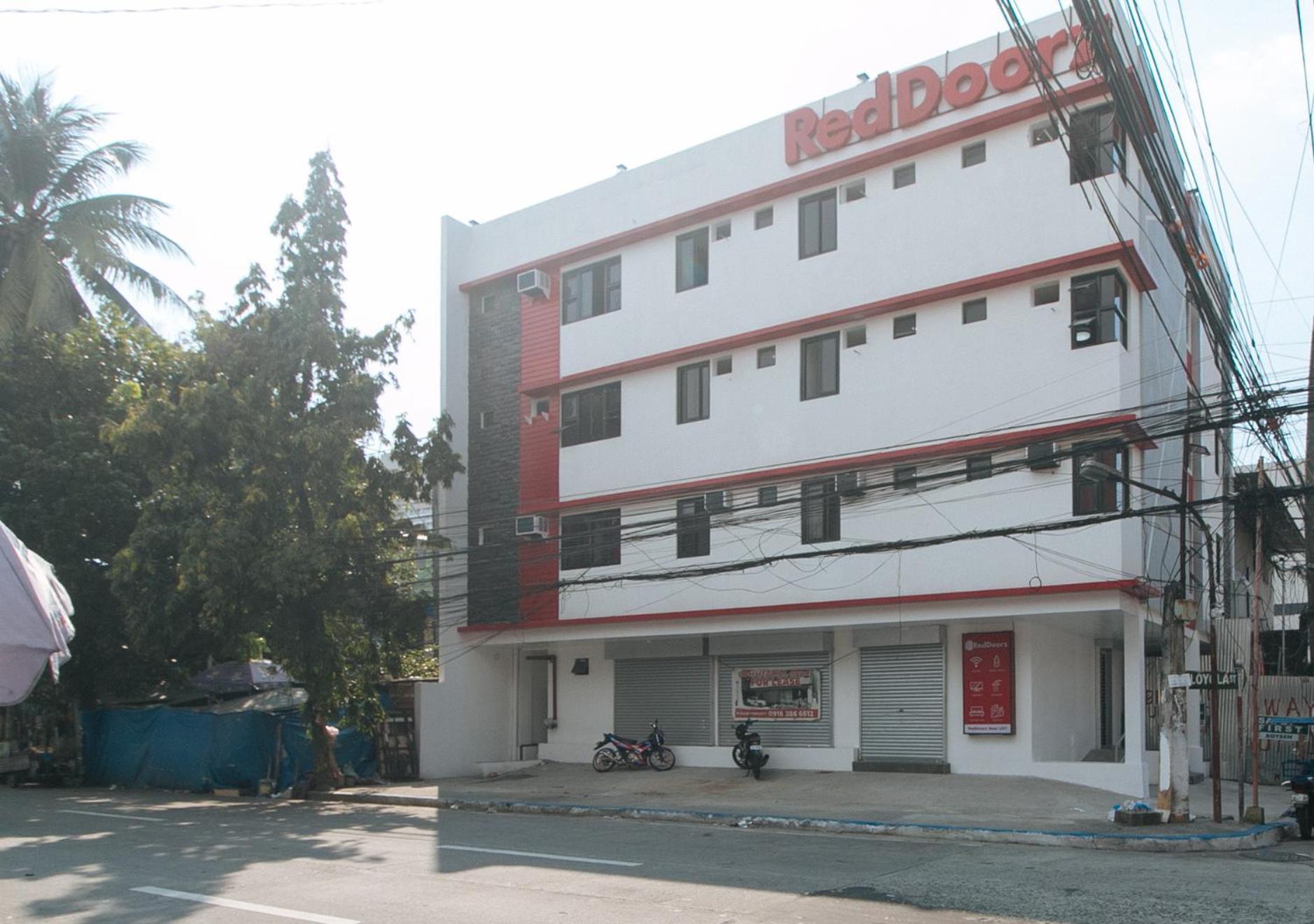Отель Reddoorz Near Ust Sampaloc Манила Экстерьер фото